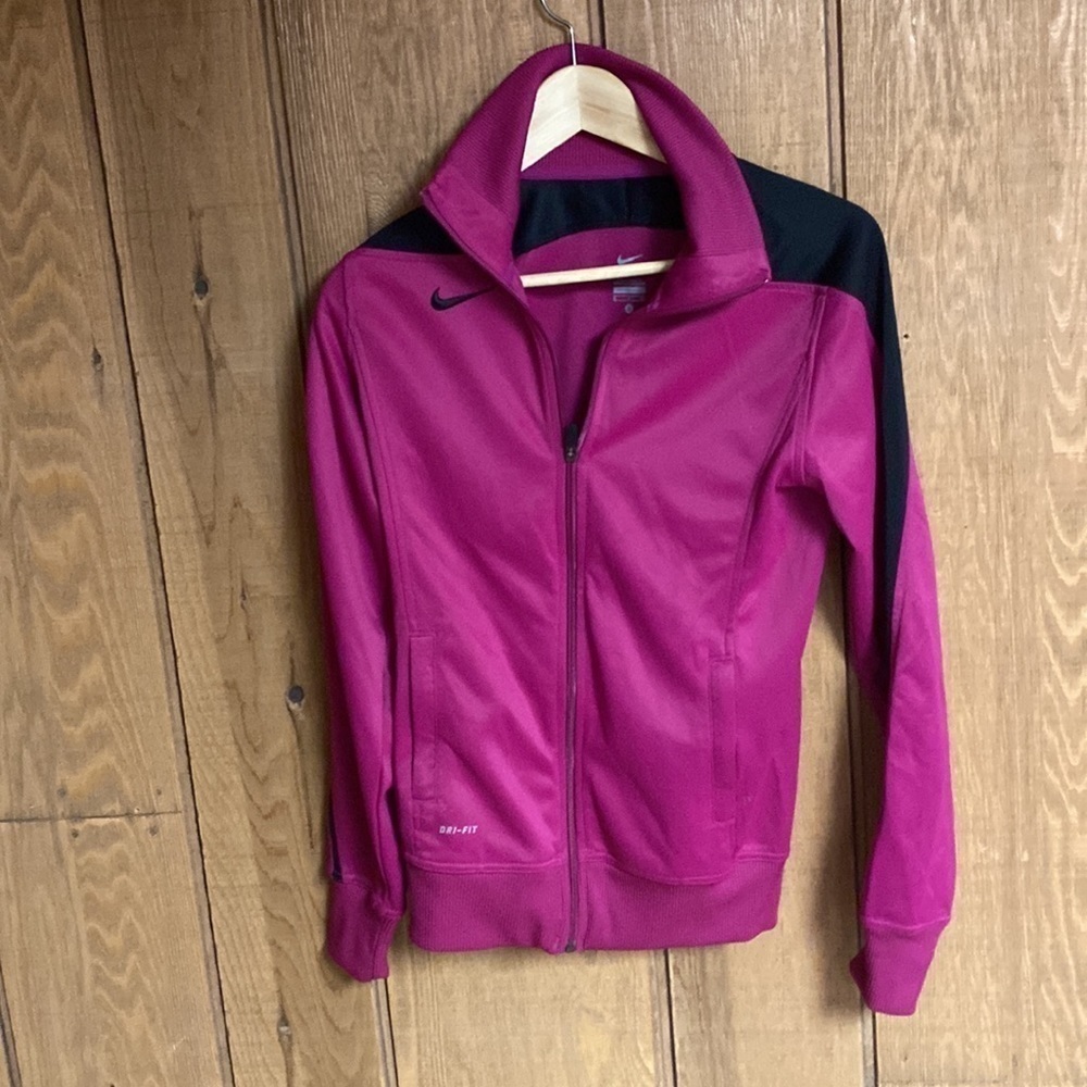 Nike DRI FIT full zip high neck magenta jacket super soft women’s size S EUC